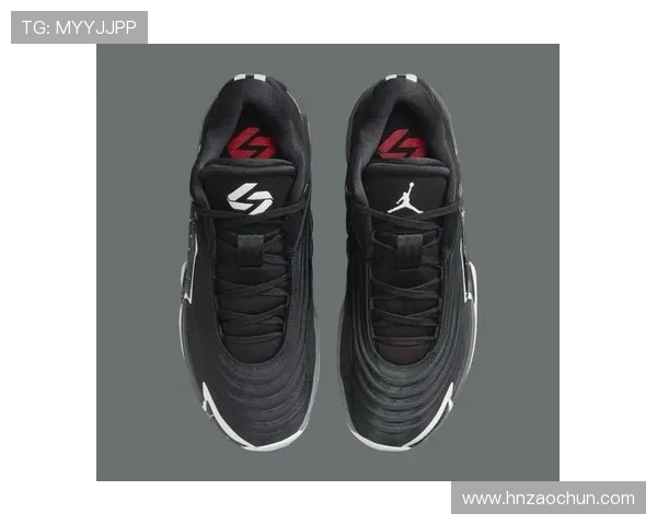 足球明星签名鞋子精美图片展示与介绍让你领略球场风采